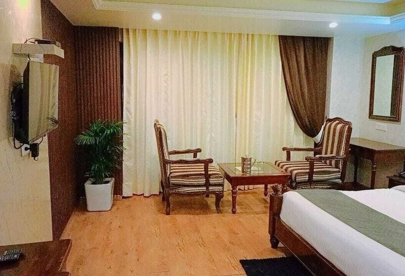 فندق Shashwat Grand Valley