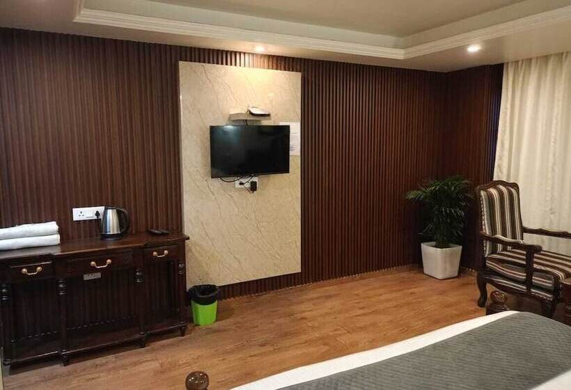 فندق Shashwat Grand Valley