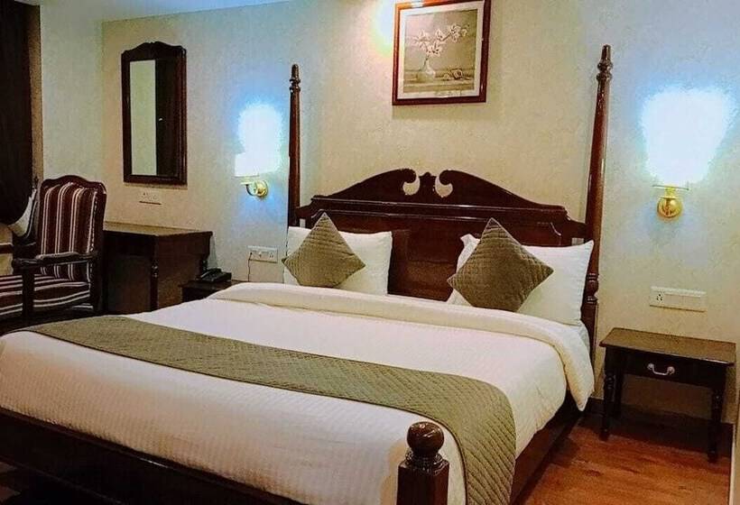 فندق Shashwat Grand Valley