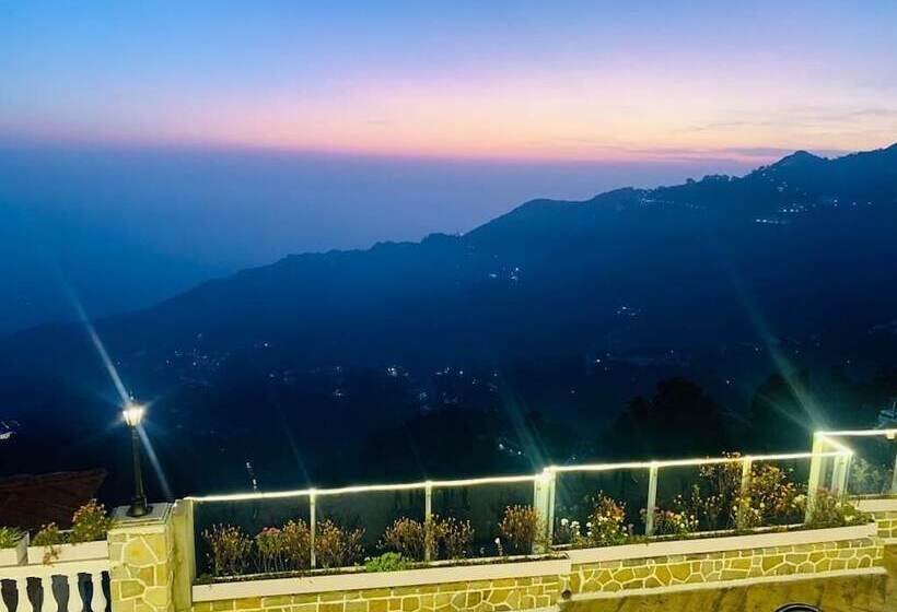 فندق Shashwat Grand Valley