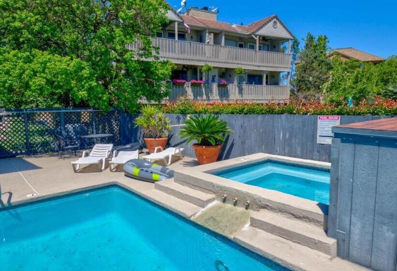 Sundowner Stay On Lake Lbj!