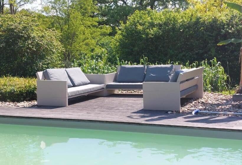 مبيت وإفطار Cocon De Verdure Avec Piscine Chambre Lit King Size 2m