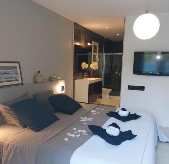 مبيت وإفطار Cocon De Verdure Avec Piscine Chambre Lit King Size 2m