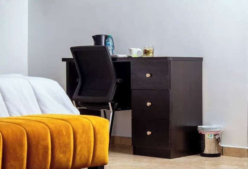 C To C Luxury Hotel And Suites