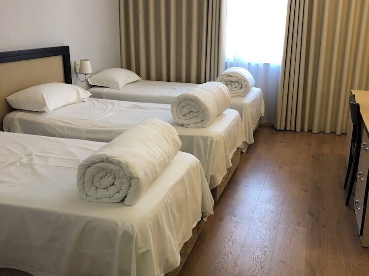 Riverside Rooms At Hotel Fieri