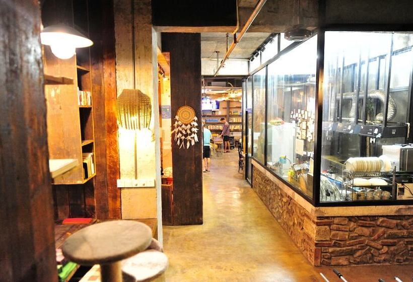 Общежитие Yangshuo Sudder Street Guesthouse