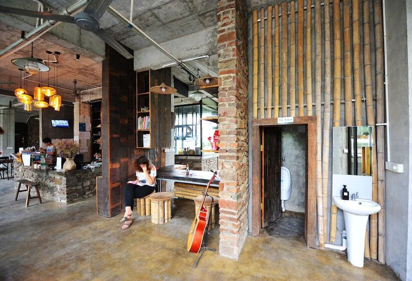 Общежитие Yangshuo Sudder Street Guesthouse