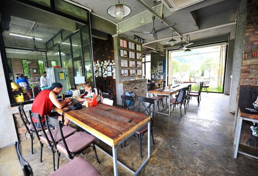 Общежитие Yangshuo Sudder Street Guesthouse