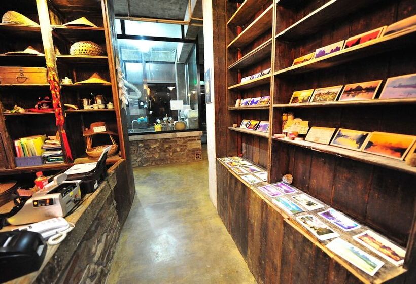 Общежитие Yangshuo Sudder Street Guesthouse