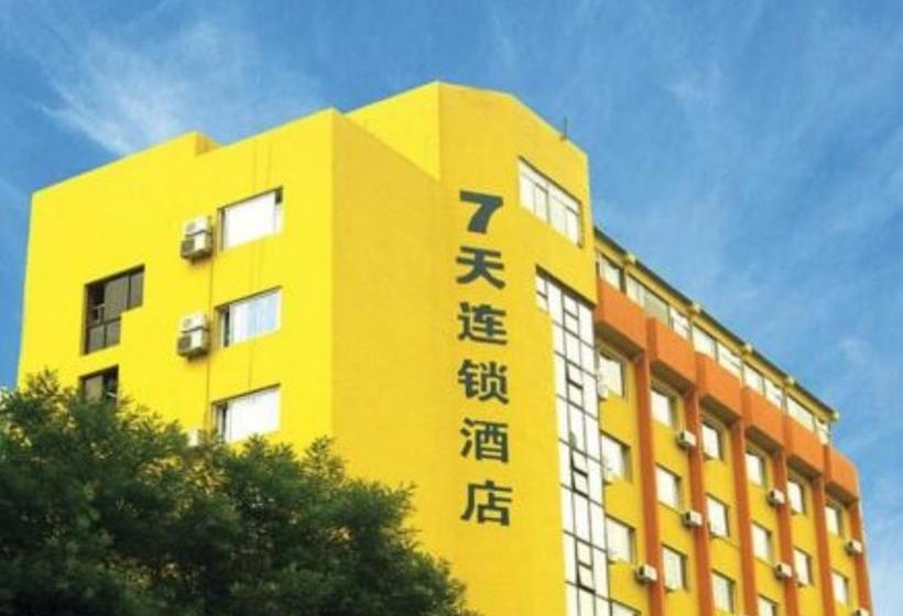 בית מלון כפרי 7days Inn Foshan Tongji Bridge Tongji Road Subway Station