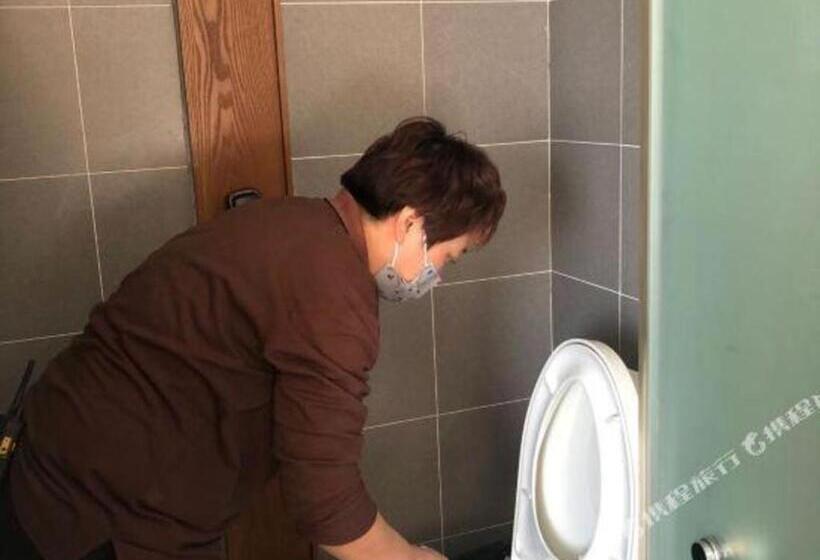 酒店 James Joyce Coffetel Qinhuangdao People Park Plaza