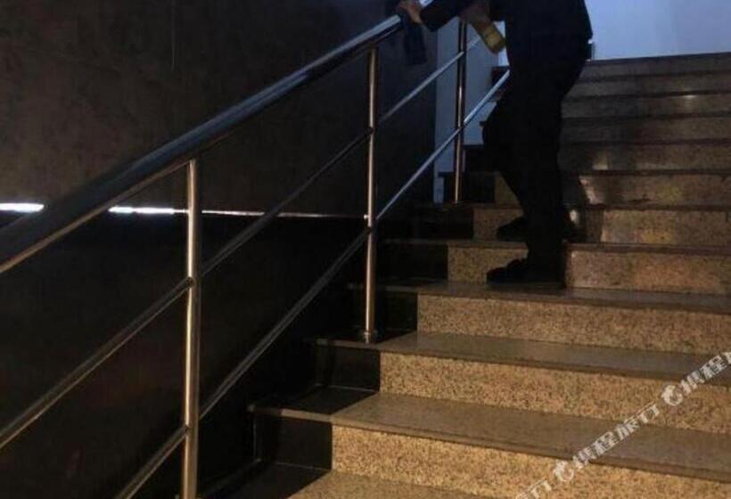 酒店 James Joyce Coffetel Qinhuangdao People Park Plaza