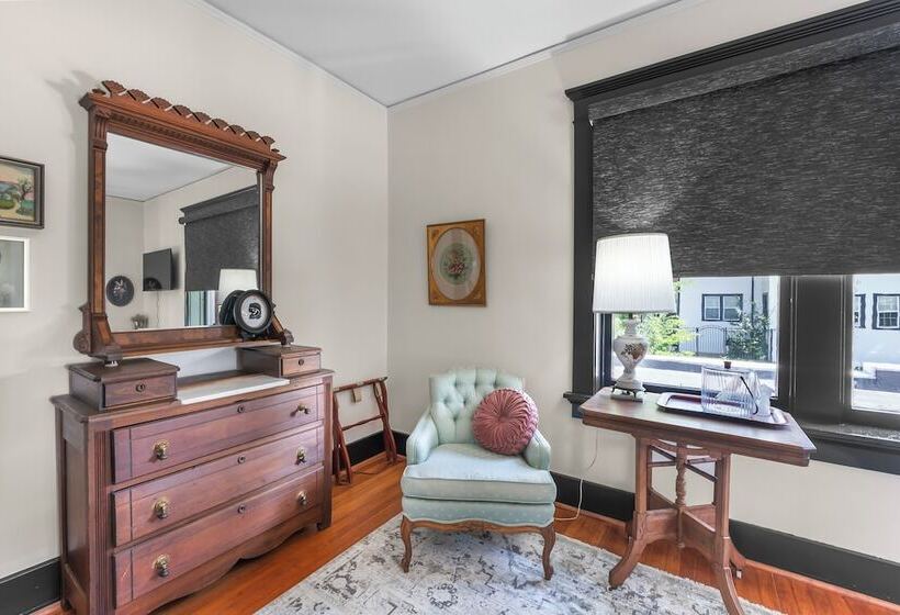 فندق Rockwood Inn