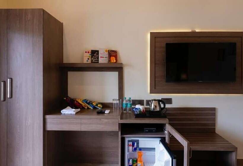 The Eden Inn  A Lake View Hotel, By The Saga Stays, Baga, Arpora