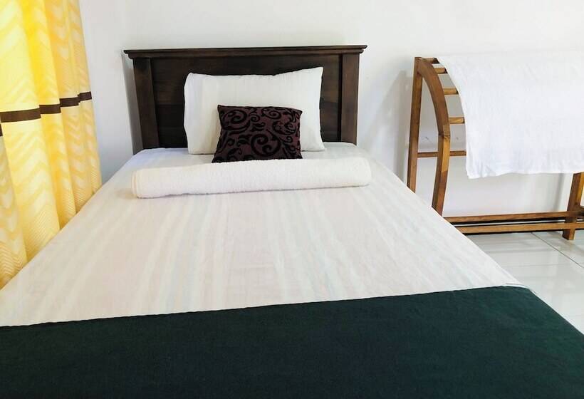 ホテル Thuru Sevana Villa