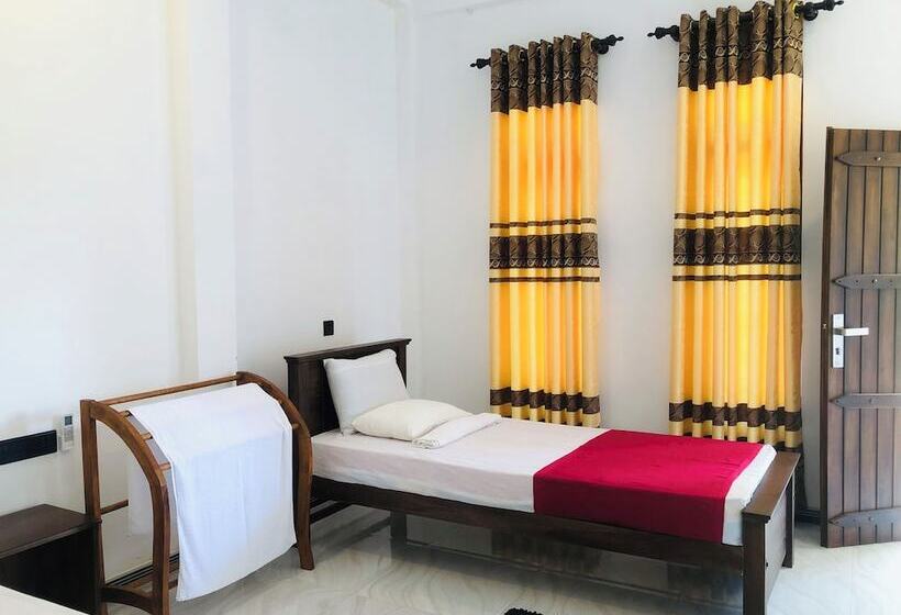 ホテル Thuru Sevana Villa