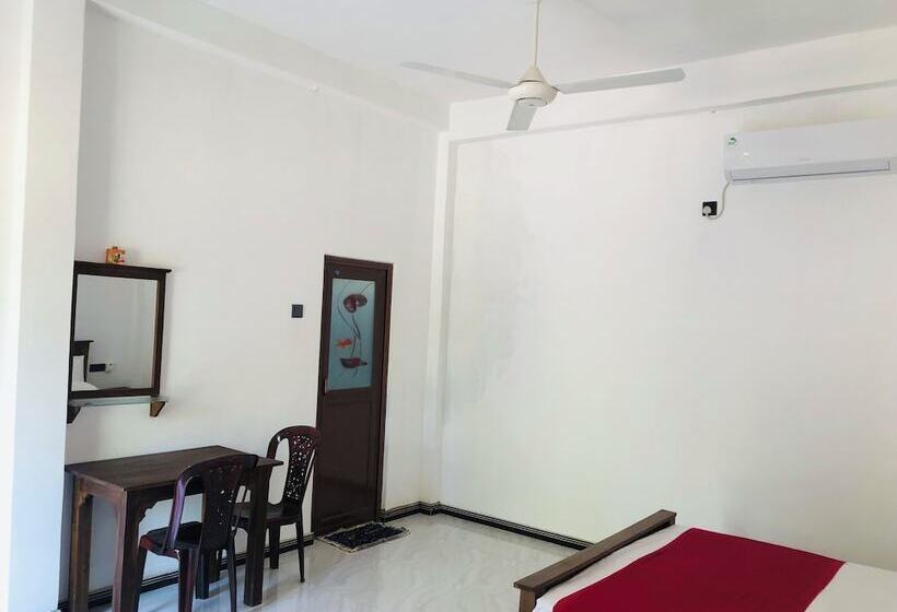 ホテル Thuru Sevana Villa