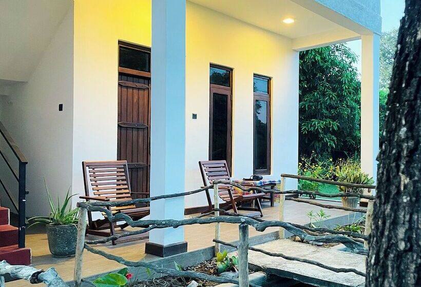 ホテル Thuru Sevana Villa