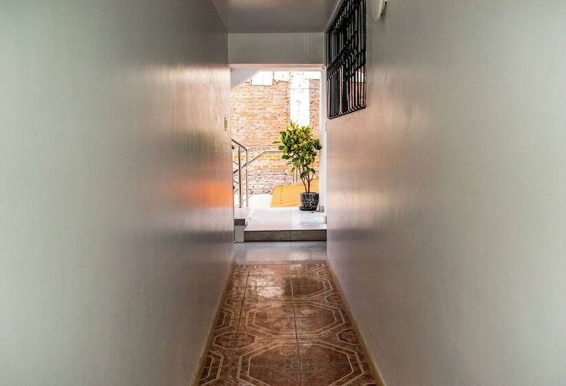 فندق Hostal Perlaschallay