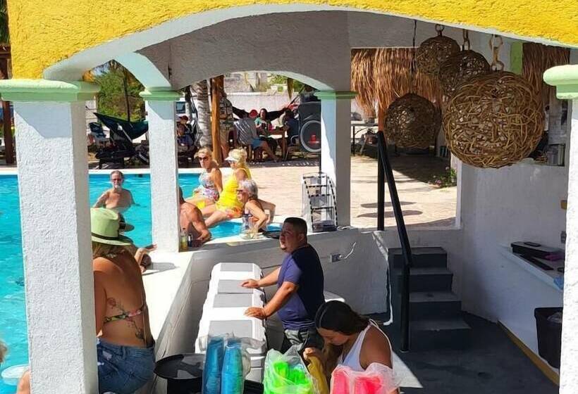 هتل Pelican Inn At Las Dunas Chelem