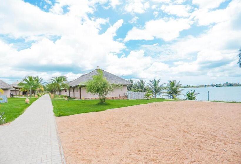 בית מלון כפרי Sogakope Beach Resort & Spa