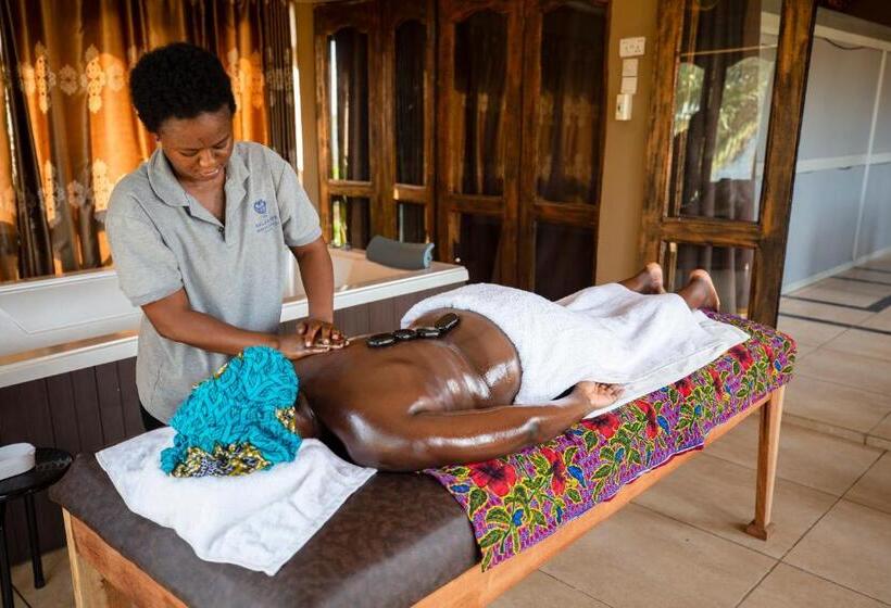 בית מלון כפרי Sogakope Beach Resort & Spa