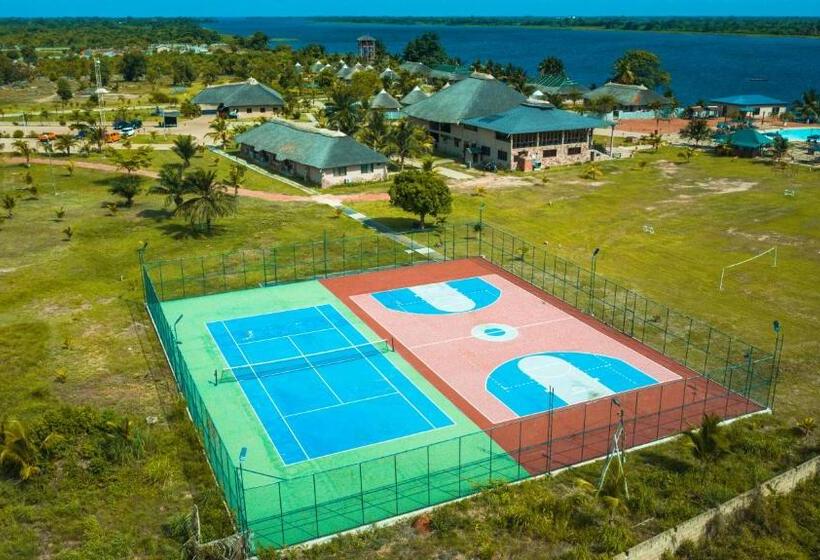 בית מלון כפרי Sogakope Beach Resort & Spa