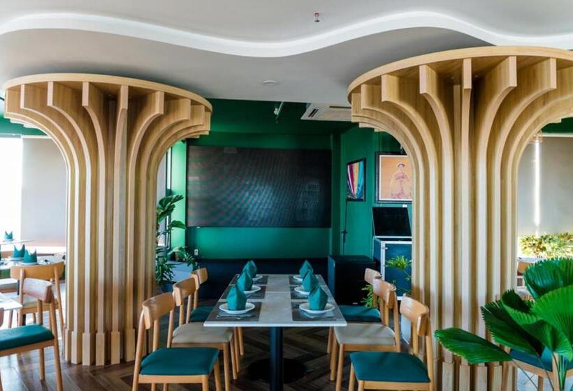 The Palms Hotel By Hmg