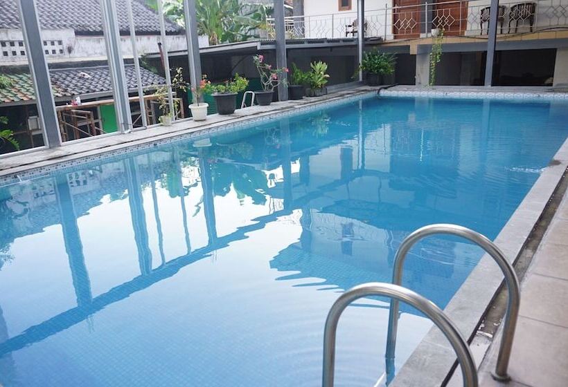 בית מלון כפרי Wijaya Family