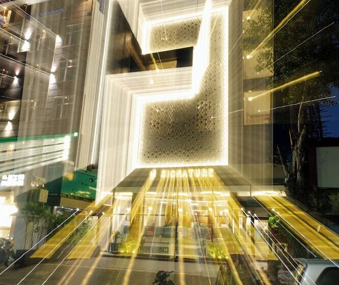 Отель Signature