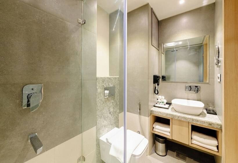 Отель Signature