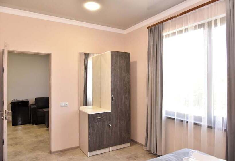 بنسيون Gyulagarak Guest House