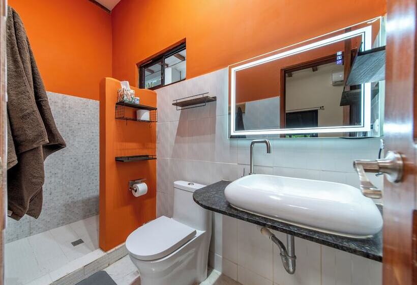 צימר Zenquility Inn & Tavern