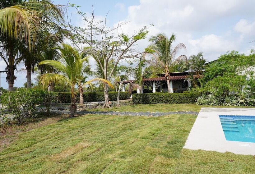 צימר Zenquility Inn & Tavern