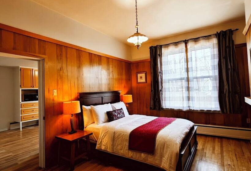 بنسيون Andy S Blue House