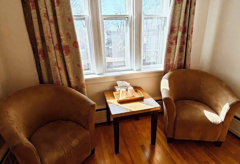 بنسيون Andy S Blue House