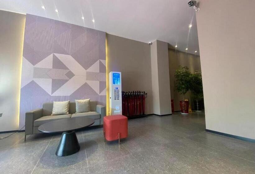 Borrman Hotel Korla Peacock River