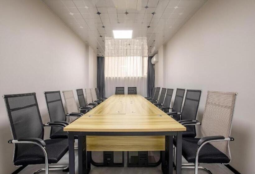 City Comfort Premier Hotel Qinzhou Lingshan Traditional Chinese Medicine Hospital Gymnasium