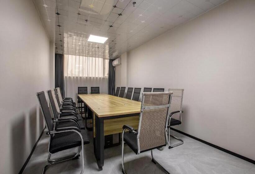 City Comfort Premier Hotel Qinzhou Lingshan Traditional Chinese Medicine Hospital Gymnasium