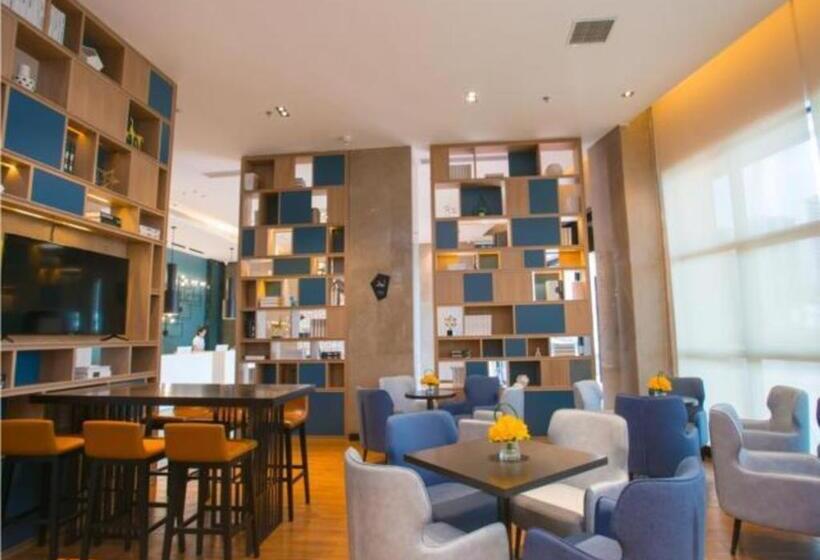 Echarm Hotel Wuhan Changjiang New District Gaoche Metro Station