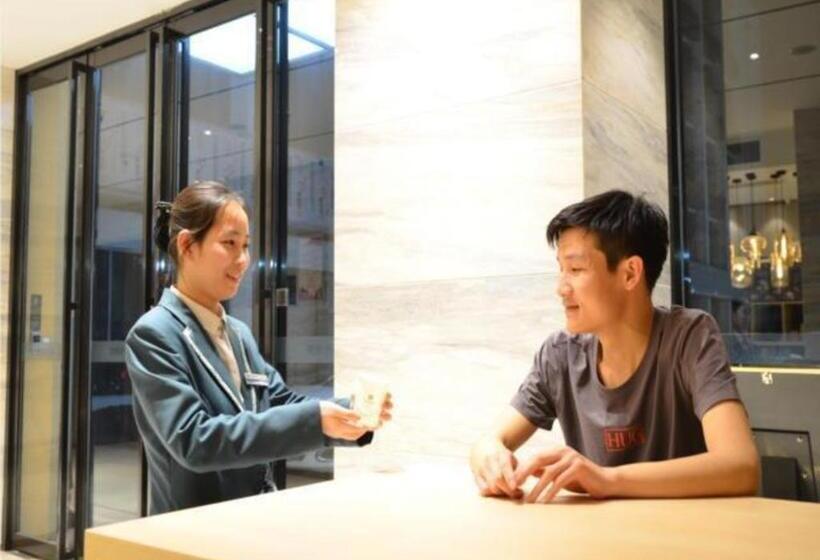 هتل City Comfort Inn Wuhan Optics Valley Ouyada Yangjiawan Metro Station