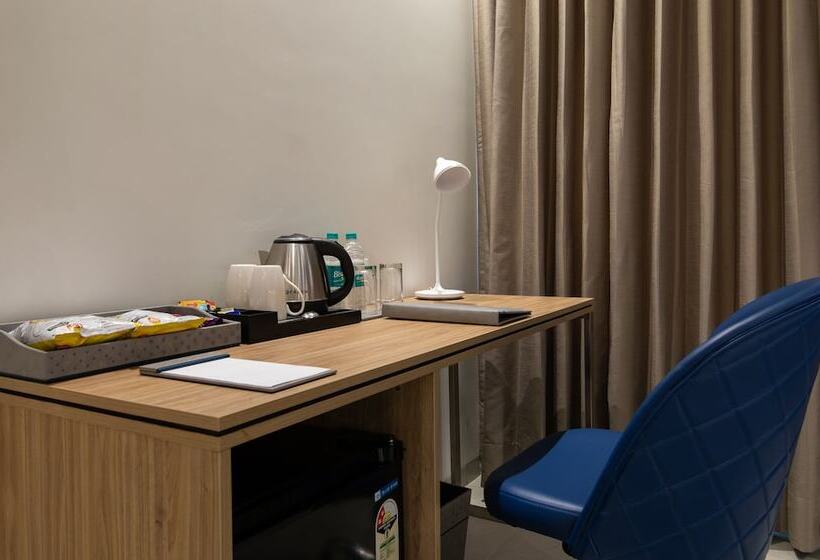 Отель Hometel Alambagh Lucknow A Sarovar