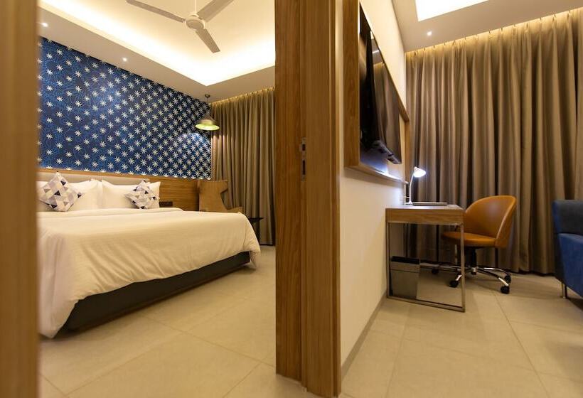 Отель Hometel Alambagh Lucknow A Sarovar