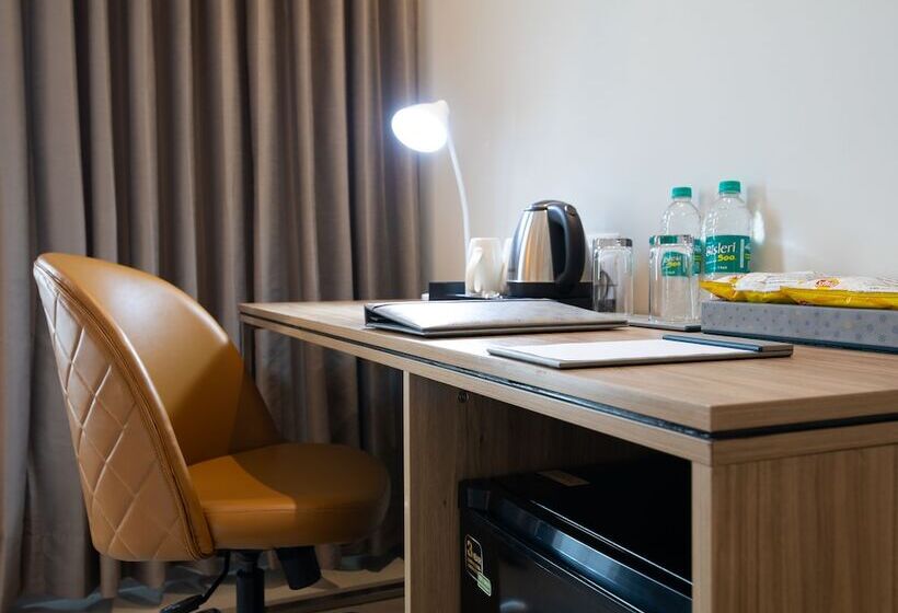 Отель Hometel Alambagh Lucknow A Sarovar