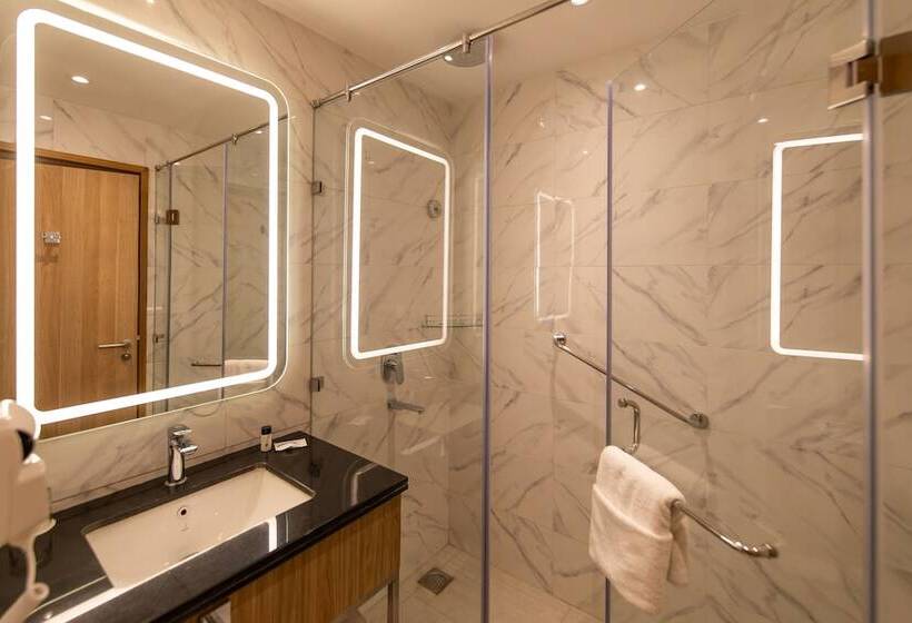 Отель Hometel Alambagh Lucknow A Sarovar