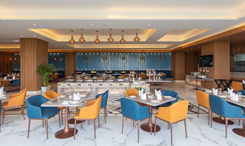 Отель Hometel Alambagh Lucknow A Sarovar