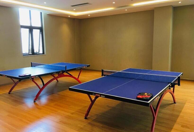 Отель Rising Dragon International