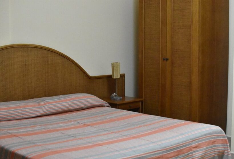 酒店 Riviera Village