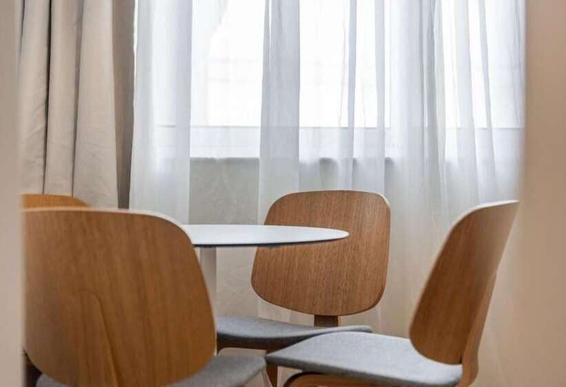 בית מלון כפרי Robson   Smart