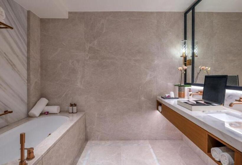 هتل Solaire Resort North